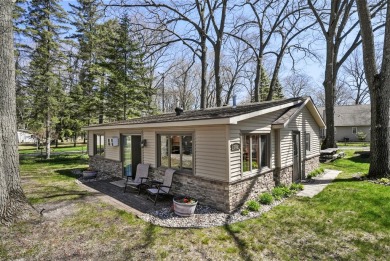 Lake Home Sale Pending in Houghton Lake, Michigan