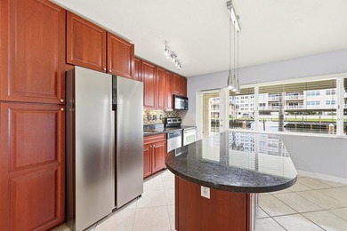 Fully remodeled 1-bedroom, 1-bath waterfront residence in Coral - photo 2