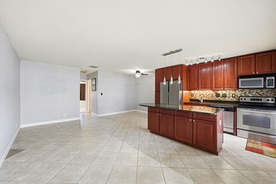 Fully remodeled 1-bedroom, 1-bath waterfront residence in Coral - photo 3