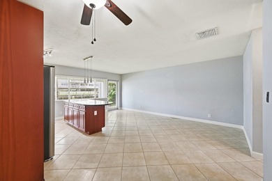 Fully remodeled 1-bedroom, 1-bath waterfront residence in Coral - photo 5