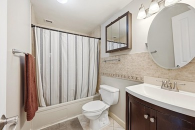 Fully remodeled 1-bedroom, 1-bath waterfront residence in Coral - photo 10