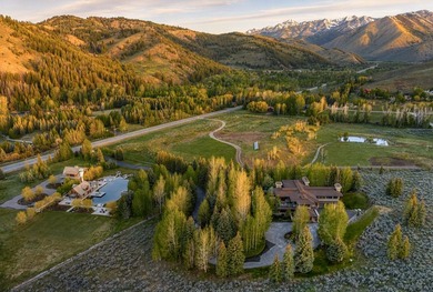Extraordinary 12 acre private gated property featuring a Modern - photo 1
