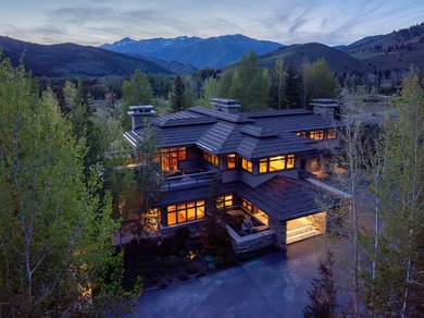 Extraordinary 12 acre private gated property featuring a Modern - photo 3