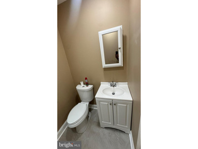 Nice renovated duplex with car garage and side entrance and - photo 15