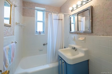 **ACCEPTED OFFER** Spacious and bright 2 bedroom conveniently - photo 19