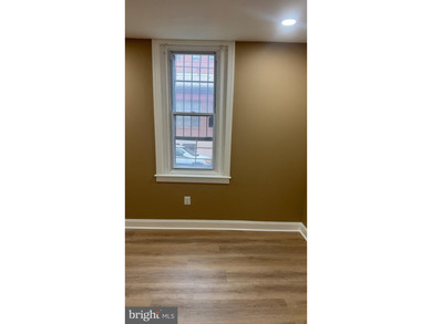 Nice renovated duplex with car garage and side entrance and - photo 20
