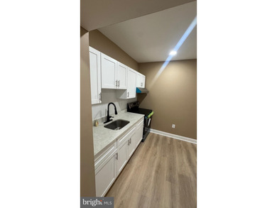 Nice renovated duplex with car garage and side entrance and - photo 21