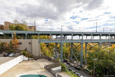 **ACCEPTED OFFER** Spacious and bright 2 bedroom conveniently - photo 22