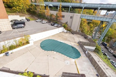 **ACCEPTED OFFER** Spacious and bright 2 bedroom conveniently - photo 23