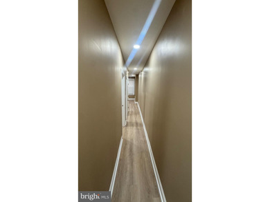 Nice renovated duplex with car garage and side entrance and - photo 25