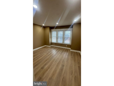 Nice renovated duplex with car garage and side entrance and - photo 29