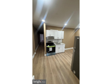 Nice renovated duplex with car garage and side entrance and - photo 31