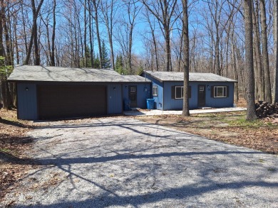 Higgins Lake Home For Sale in Roscommon Michigan