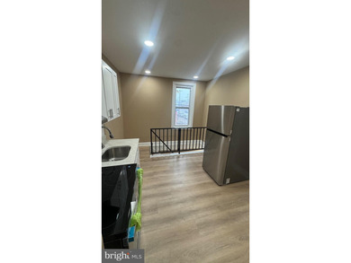Nice renovated duplex with car garage and side entrance and - photo 32