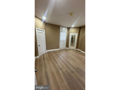 Nice renovated duplex with car garage and side entrance and - photo 39