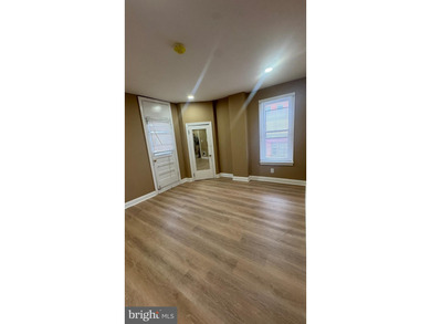 Nice renovated duplex with car garage and side entrance and - photo 40