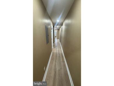 Nice renovated duplex with car garage and side entrance and - photo 41