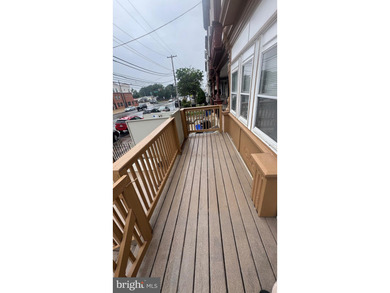 Nice renovated duplex with car garage and side entrance and - photo 43