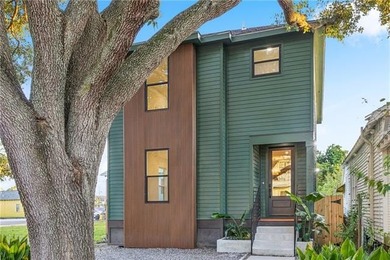 (private lake, pond, coastal) Home For Sale in New Orleans Louisiana