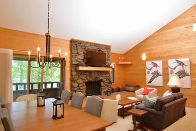 An upgraded three-bedroom, three-bath retreat in Sun Valley's - photo 1