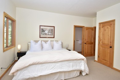 An upgraded three-bedroom, three-bath retreat in Sun Valley's - photo 10