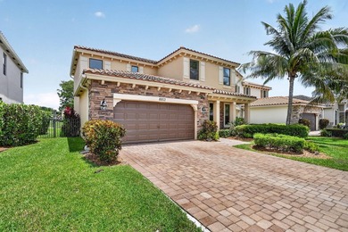 Fabulous lakeview home in a gated community! NEWLY painted and - photo 1
