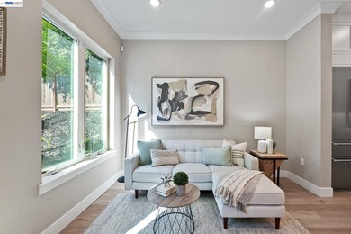 Ideally located in the heart of Lafayette, this stylish end-unit - photo 2
