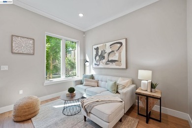 Ideally located in the heart of Lafayette, this stylish end-unit - photo 3