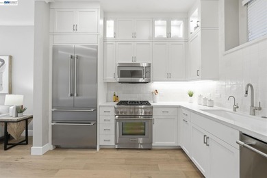 Ideally located in the heart of Lafayette, this stylish end-unit - photo 4
