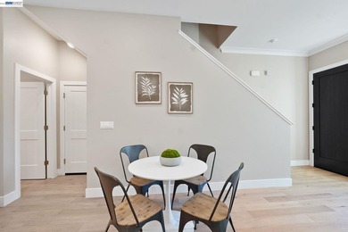 Ideally located in the heart of Lafayette, this stylish end-unit - photo 8