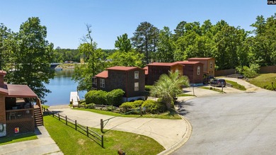 PLEASE VIEW VIRTUAL TOUR LINK! Welcome to lake living in the - photo 3