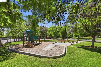 Well-maintained and thoughtfully updated 4-bedroom, 2.5-bath - photo 8
