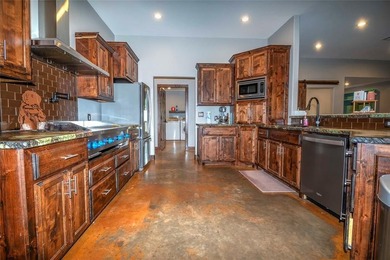 Be amazed every day by this exceptional 40-acre retreat just - photo 8