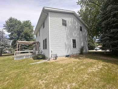 Spacious 4~bedroom, 2.5~bath home featuring a convenient - photo 34