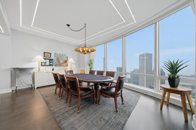 Stunning Renovation at Chicago's Preeminent Address: Trump Tower - photo 9