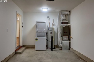 Located conveniently between Roosevelt and Holladay with EZ - photo 18
