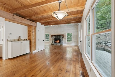 Welcome to your mountain retreat in the highly sought-after - photo 9