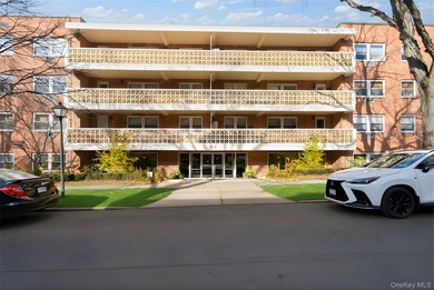Renovated two bedroom, one bathroom co-op apartment in Great - photo 1