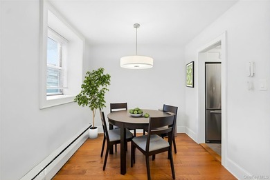 Renovated two bedroom, one bathroom co-op apartment in Great - photo 7