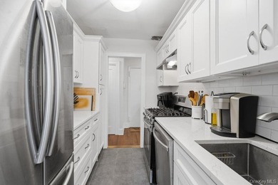 Renovated two bedroom, one bathroom co-op apartment in Great - photo 8