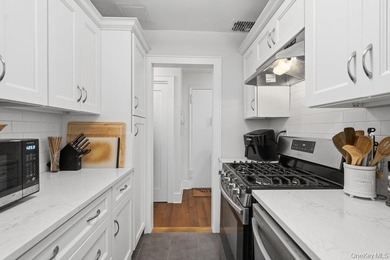 Renovated two bedroom, one bathroom co-op apartment in Great - photo 9