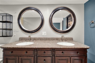 Only a 10 minutes ride to Downtown Hollywood restaurants