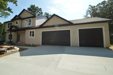 BEAUTIFUL NEW CONSTRUCTION in desirable Edwardsburg! Time still - photo 1