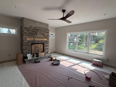BEAUTIFUL NEW CONSTRUCTION in desirable Edwardsburg! Time still - photo 2