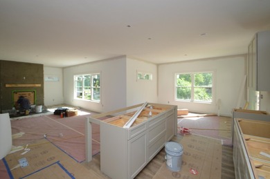 BEAUTIFUL NEW CONSTRUCTION in desirable Edwardsburg! Time still - photo 4
