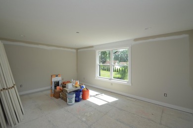 BEAUTIFUL NEW CONSTRUCTION in desirable Edwardsburg! Time still - photo 9