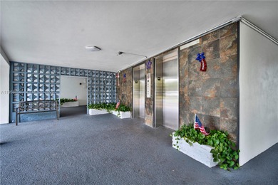 Only a 10 minutes ride to Downtown Hollywood restaurants