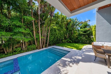 Discover this striking contemporary residence, perfectly - photo 8