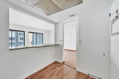 Ideally situated in the heart of North Palm Beach, this bright - photo 5