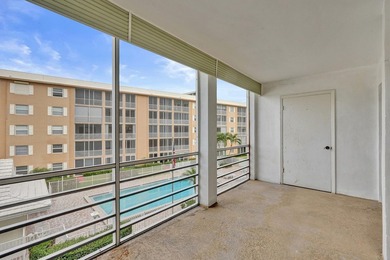 Ideally situated in the heart of North Palm Beach, this bright - photo 8
